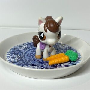 Authentic Littlest Pet Shop LPS Hasbro #578 Horse Pony Cuddliest Carrots White